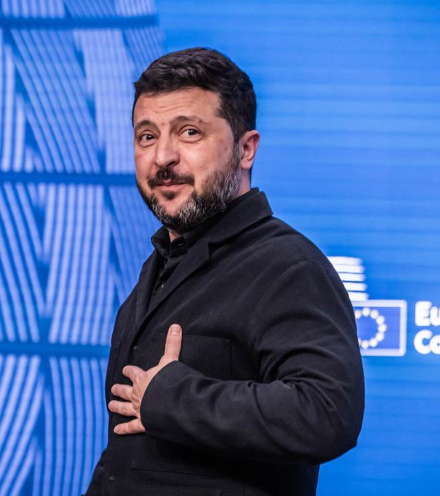 16.10.2026, Belgien, Brüssel: Wolodymyr Selenskyj, Präsident der Ukraine, verlässt eine Pressekonferenz beim EU-Gipfel