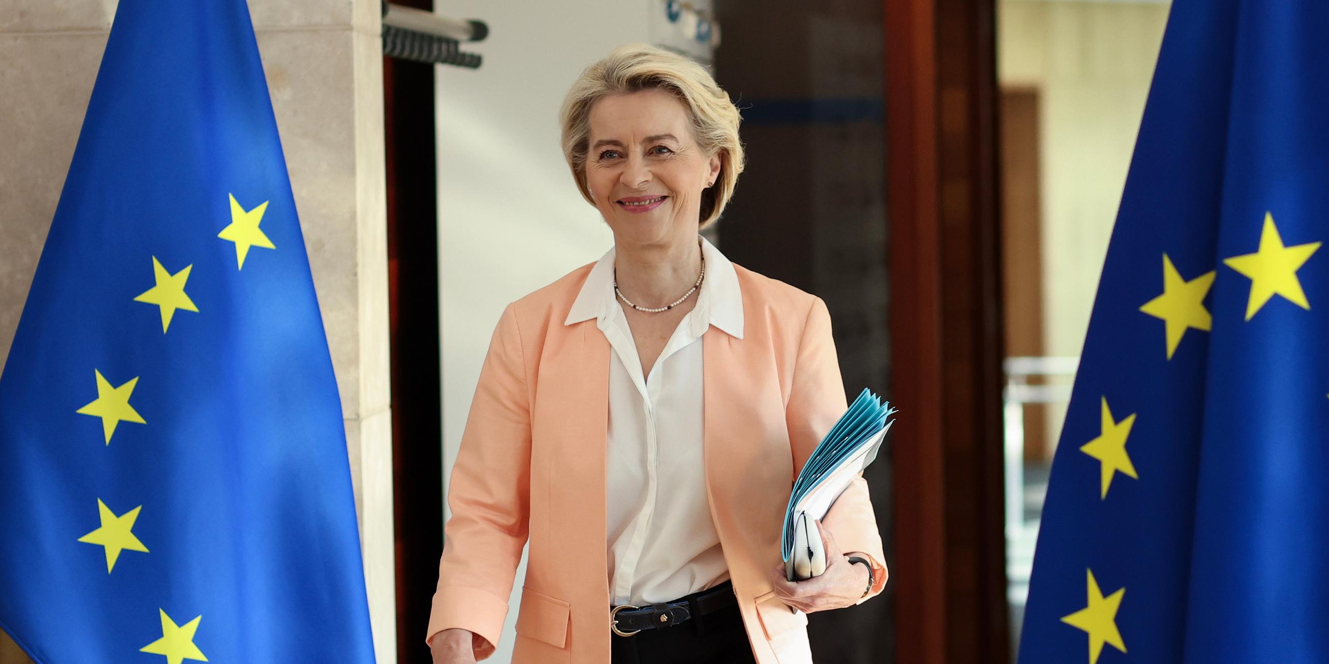 In Brüssel sollen beim ersten EU-Gipfel nach der Europawahl die Spitzenposten neu besetzt werden. Die Wiederwahl von Kommissionpräsidentin von der Leyen gilt als nahezu sicher.