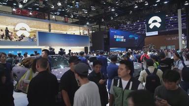 Besucher bei Automesse in China