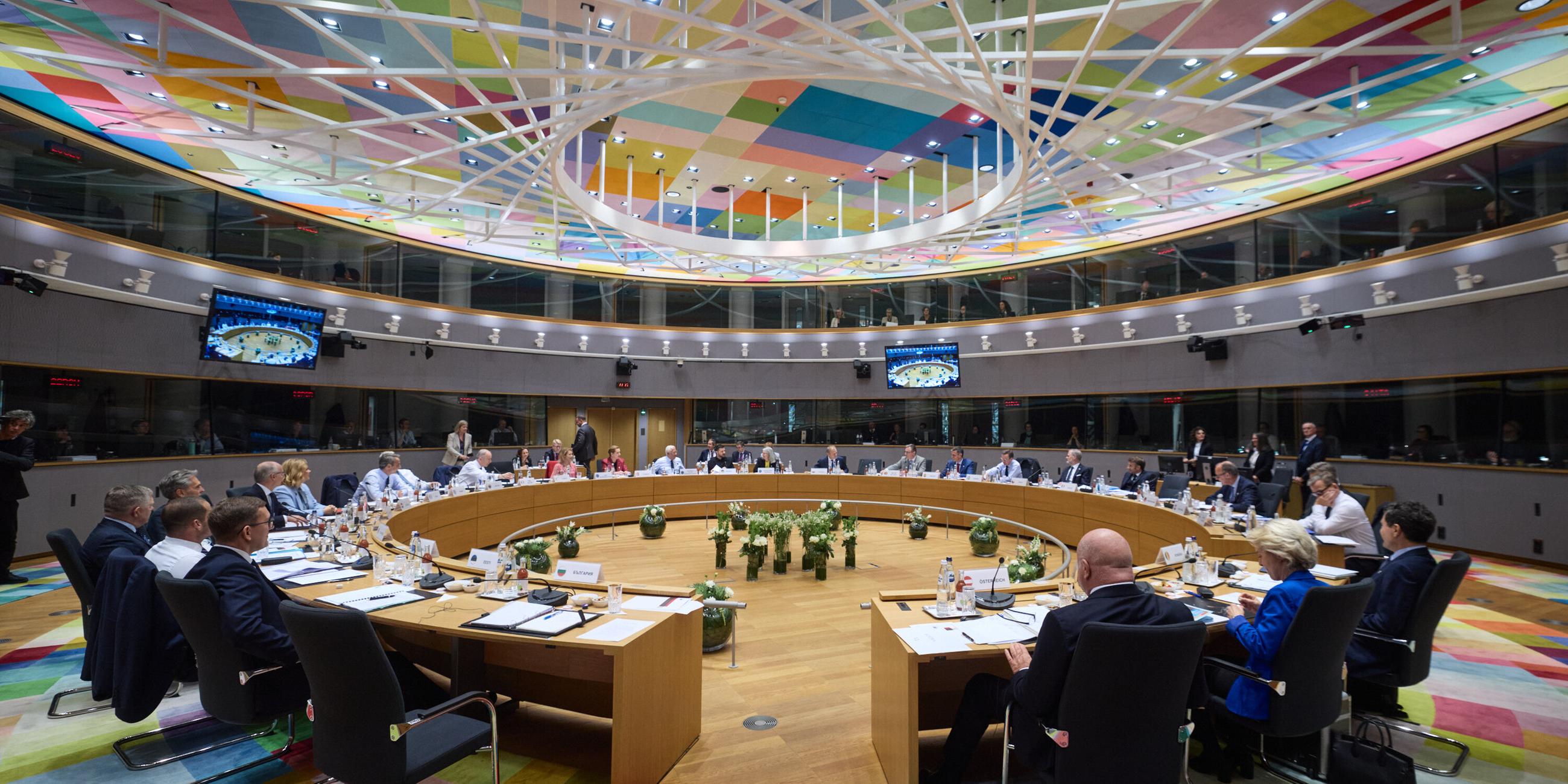 Europaeischer Rat: Wolodymyr Selenskyj und EU-Ratspräsident Antonio Costa