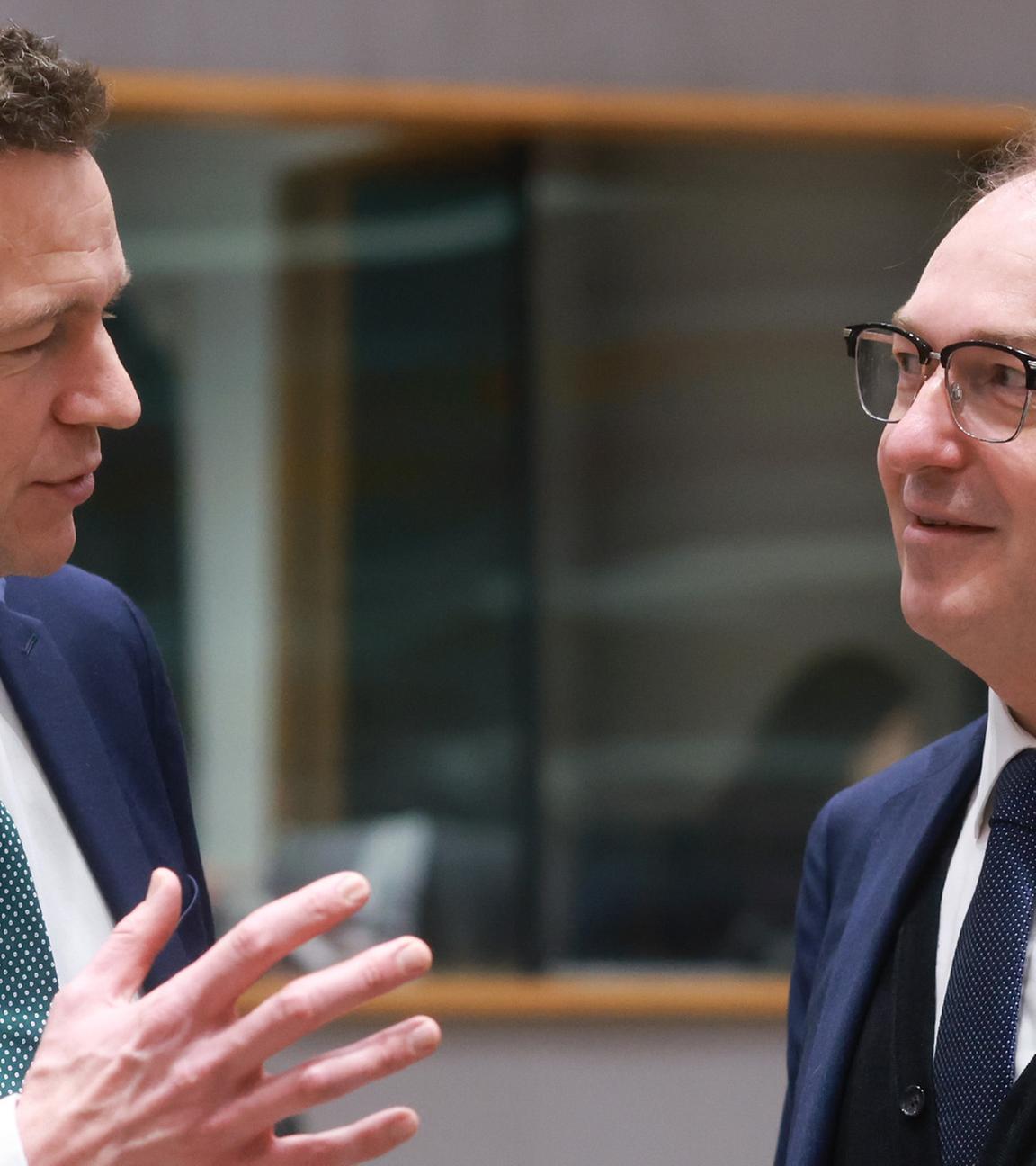Der dänische Integrationsminister Rasmus Stoklund (l.) und Bundesinnenminister Alexander Dobrindt (r.) beim Treffen der EU-Innenminister in Brüssel, Belgien, 8. Dezember 2025.