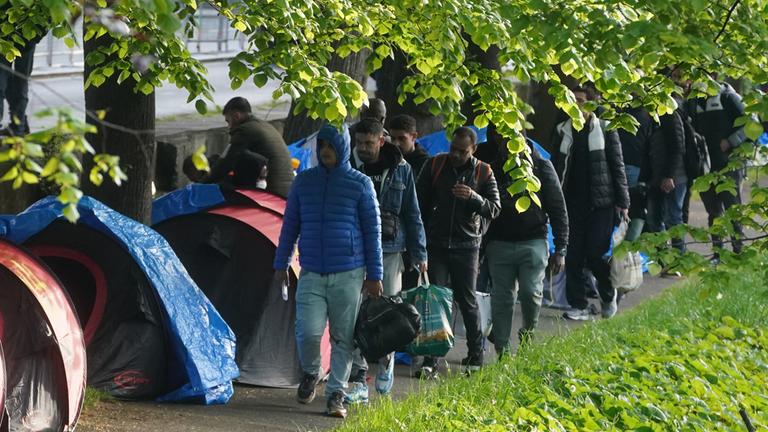 Migranten in Zelten