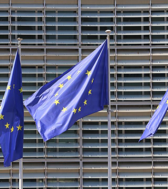 EU-Fahnen am Berlaymont-Gebäude.