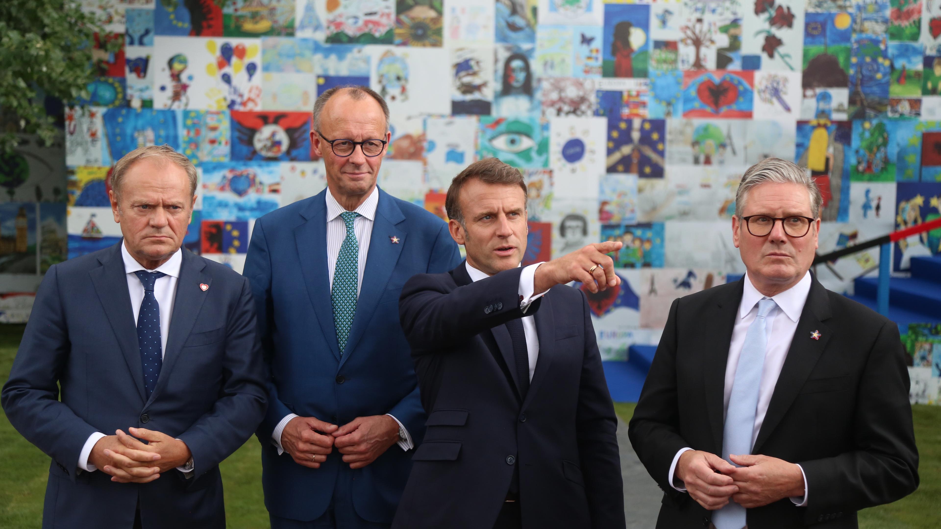 Donald Tusk, Friedrich Merz, Emmanuel Macron und Kier Starmer auf dem EPG-Treffen in Tirana, Albanien.