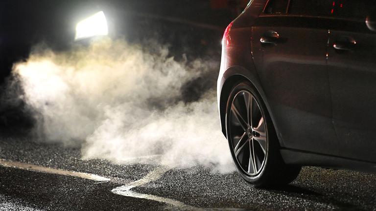 Autoabgase eines Verbrenners
