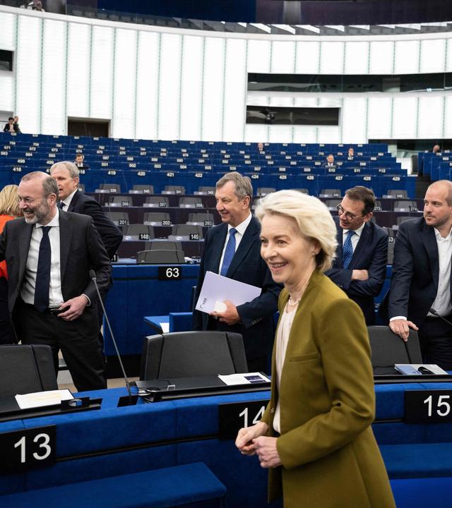 Frankreich, Straßburg: Ursula von der Leyen, Präsidentin der Europäischen Kommission, trifft im Europäischen Parlament ei