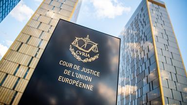 Laut des Europäischen Gerichtshof ist die Kürzung grundlegender Leistungen wie Kleidung oder Haushaltsprodukte illegal.