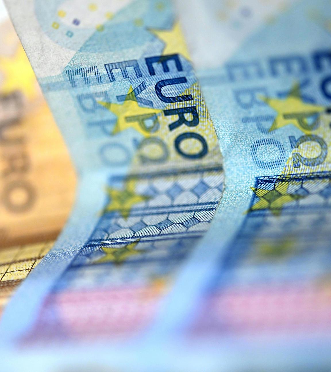 Euro-Scheine aufgenommen am Freitag, 18. April 2025.