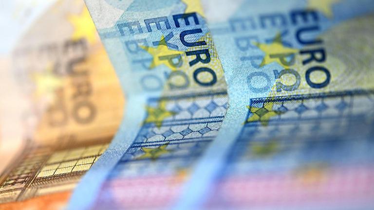 Euro-Scheine aufgenommen am Freitag, 18. April 2025.