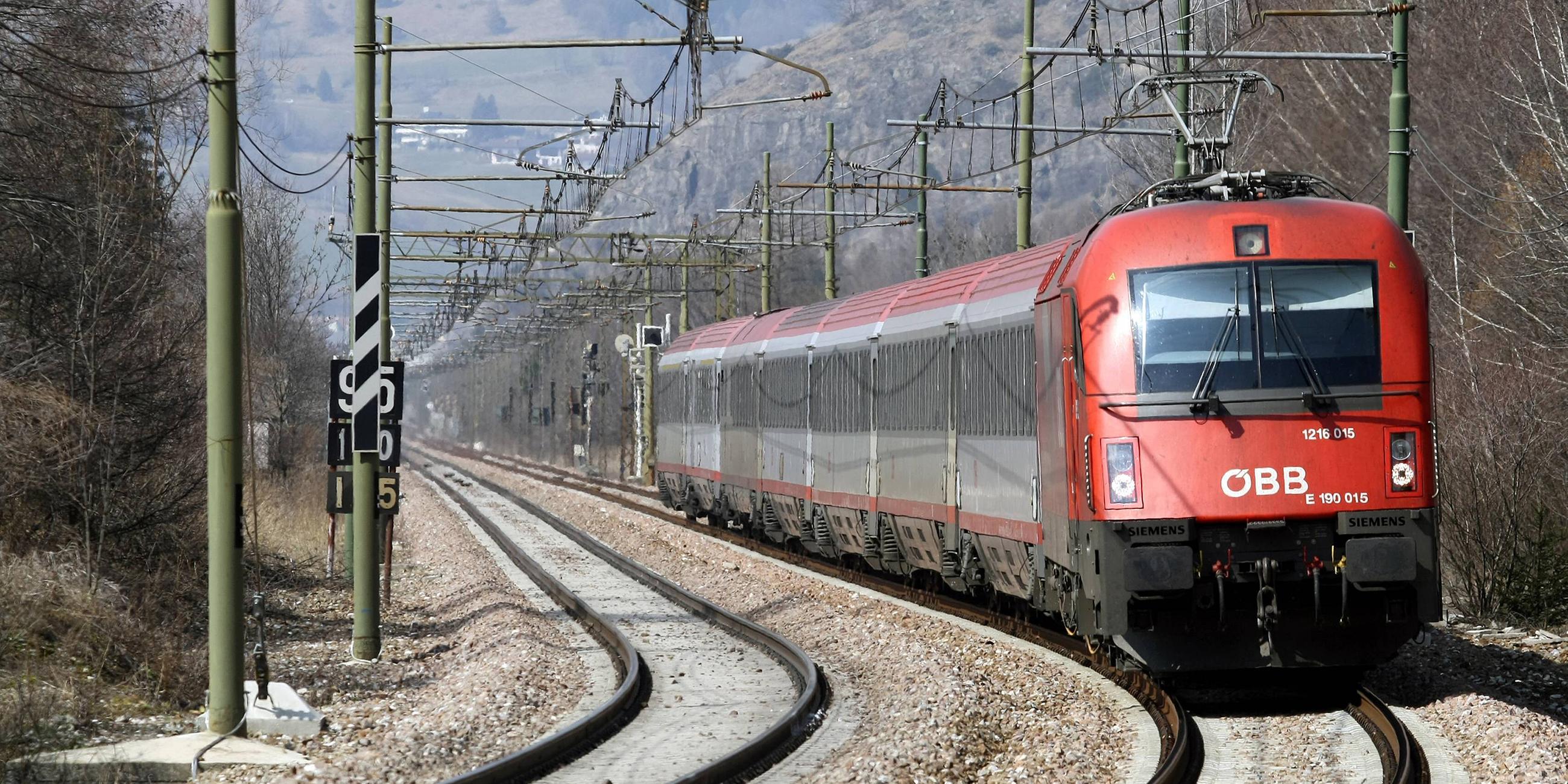 Archiv: Eurocity der ÖBB Österreichischen Bundesbahn.