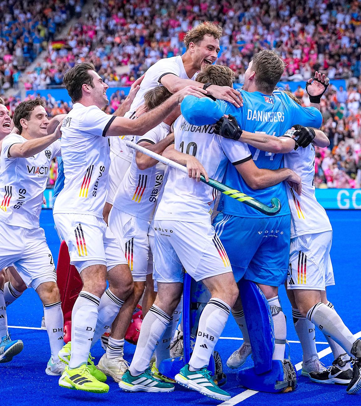 die Deutsche Nationalmannschaft bejubelt den Sieg im Finale.