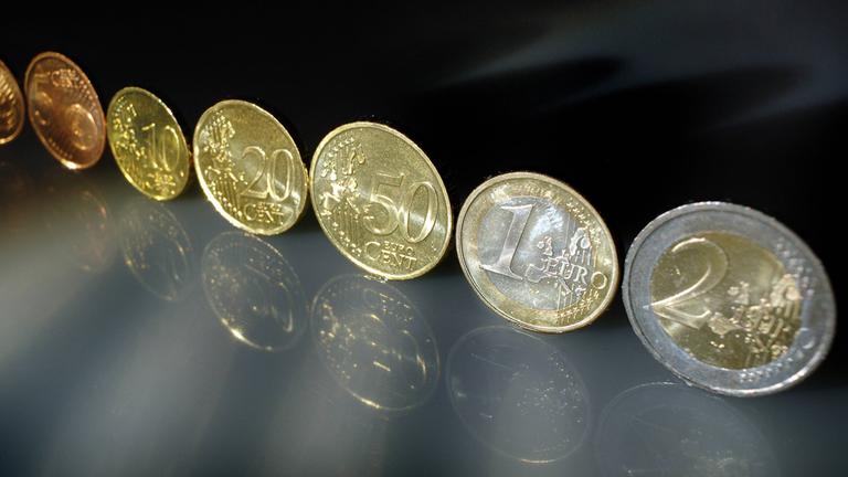 Euromünzen in einer Reihe
