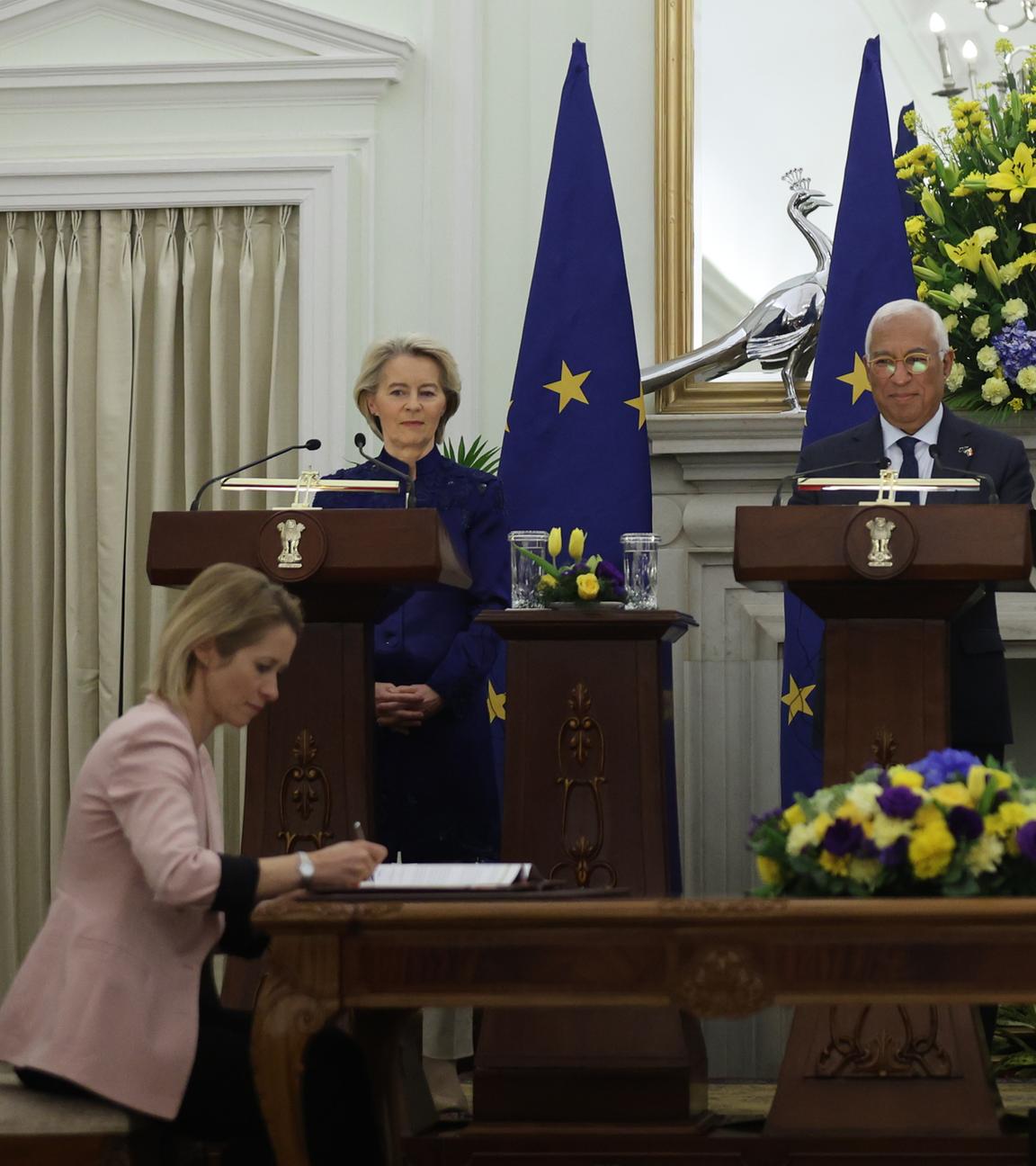 Neu-Delhi, Indien: Der indische Premiereminister Modi, der indische Außerminister Jaishankar, Präsidentin der Europäischen Komminsion von der Leyen, Vizepräsidentin der Europäischen Kommission Kallas und Präsident der Europäischen Rates Costa bei der Unterzeichnung des Freihandelsabkommens zwischen der EU und Indien.