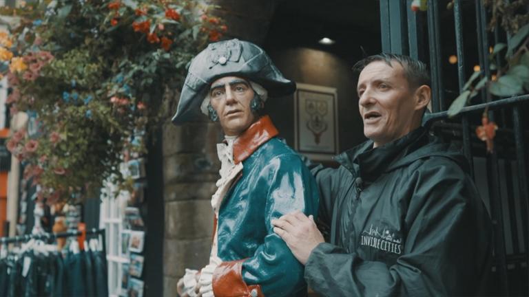 Obdachloser Mann als Stadtführer