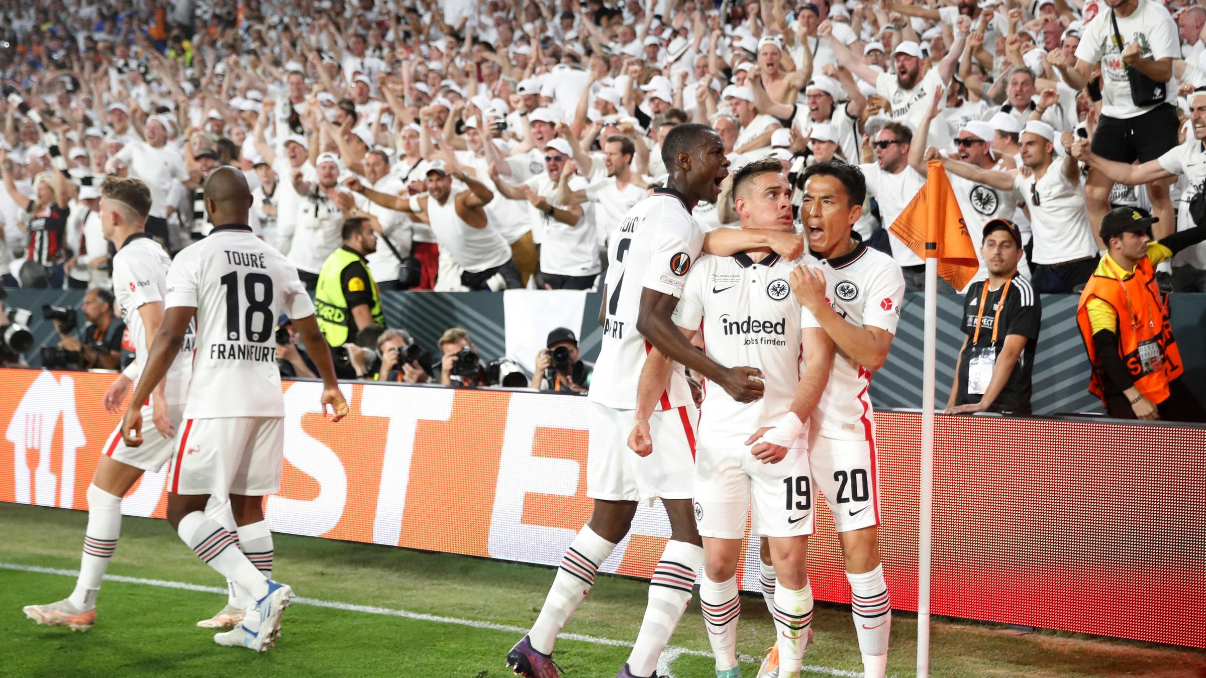 Frankfurt gleicht durch Borre aus: grenzenloser Jubel!