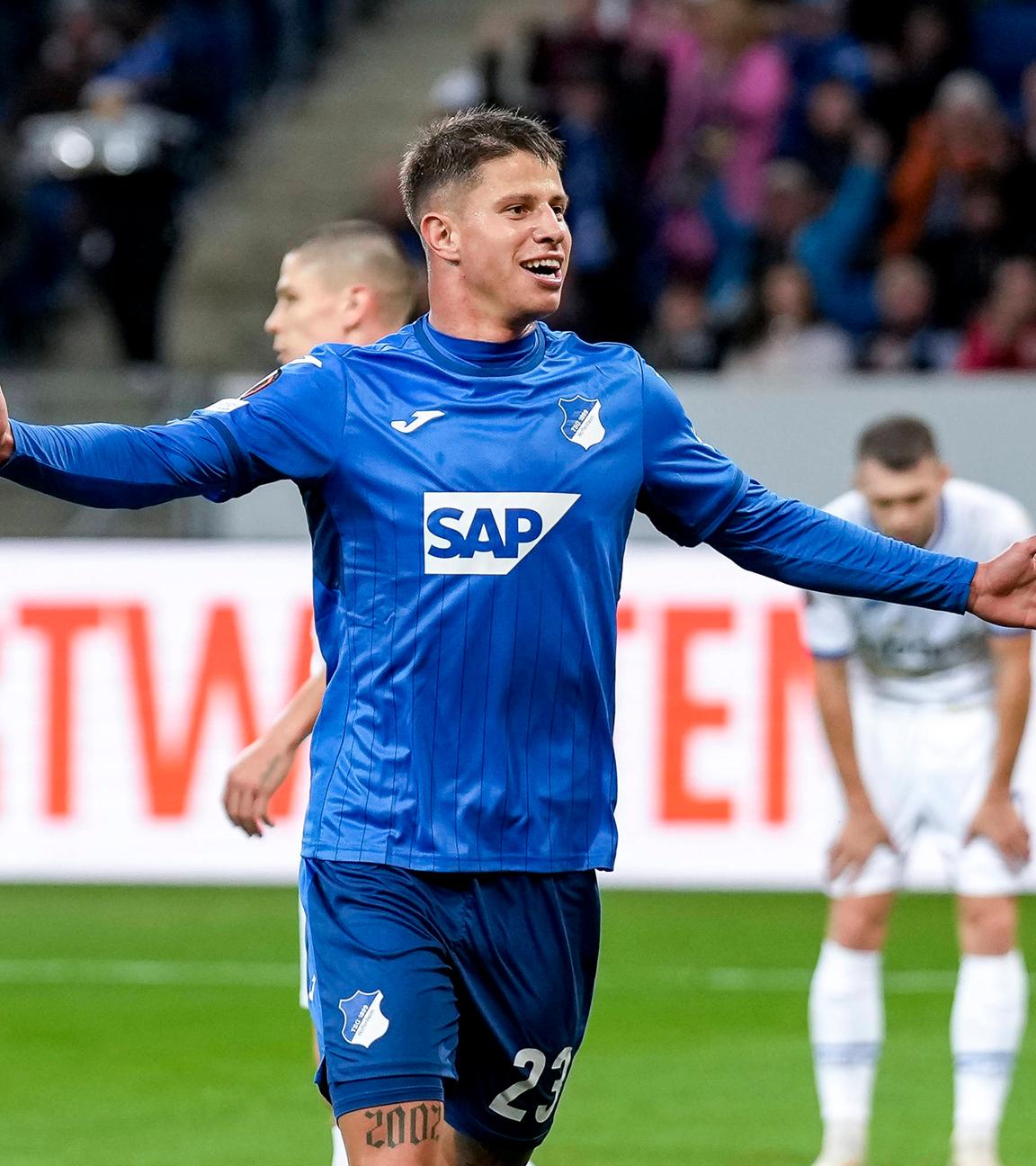 Heidenheims Torschütze Adam Hlozek jubelt nach seinem Tor zum 1:0 gegen Dynamo Kiew.