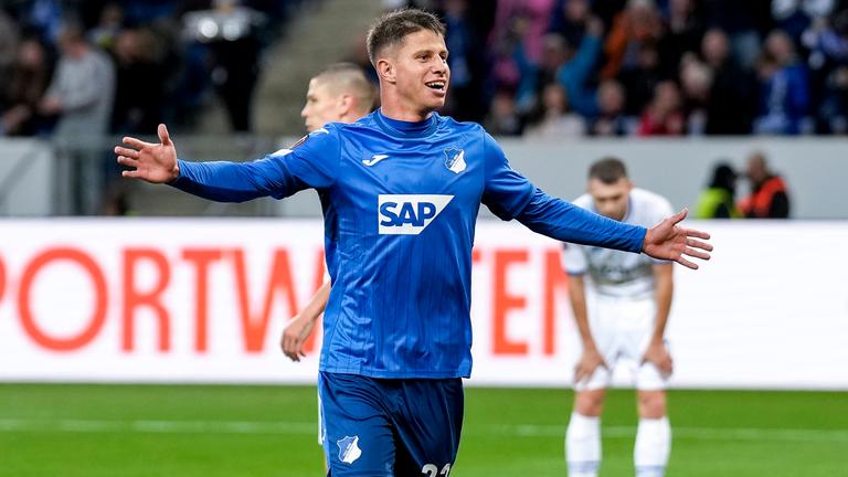 Heidenheims Torschütze Adam Hlozek jubelt nach seinem Tor zum 1:0 gegen Dynamo Kiew.