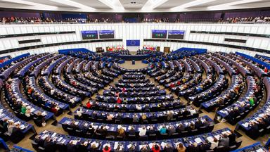 Frankreich, Straßburg: Abgeordnete des Europäischen Parlaments sitzen im Plenarsaal des Europäischen Parlaments
