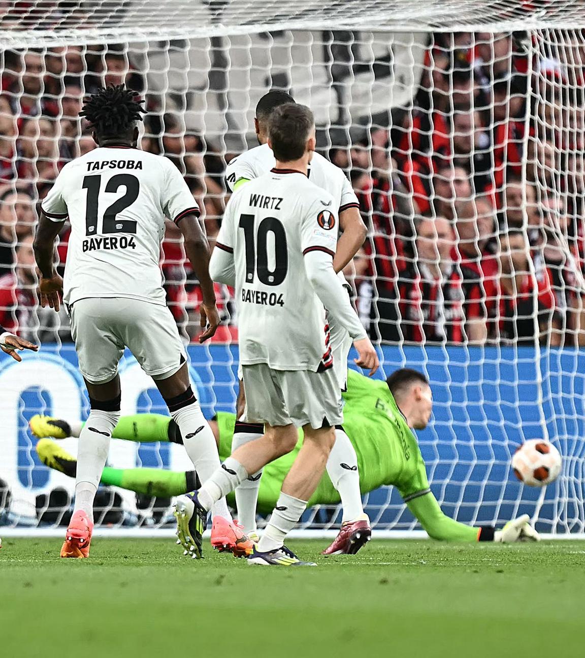 Lookmann schießt das ein Tor im Europaleague Finale