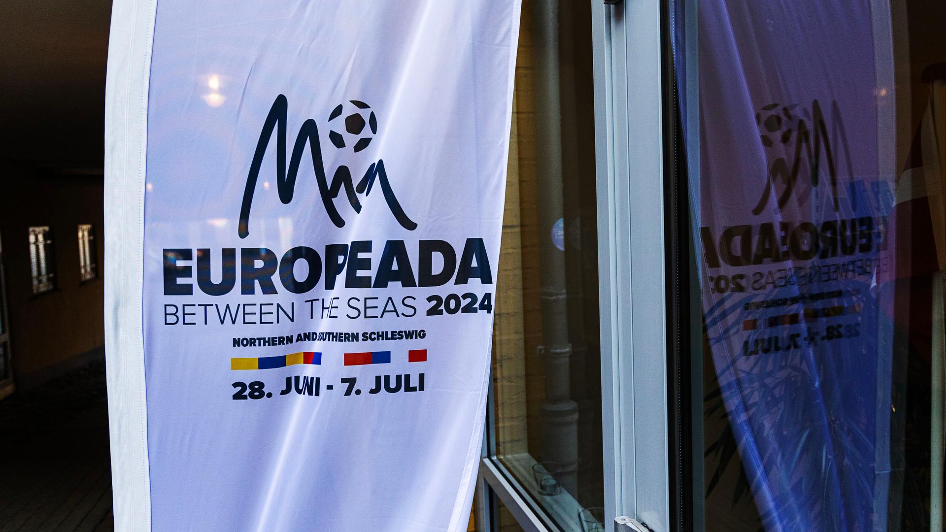 Ein Banner der autochthonen nationalen Minderheiten Europeada.