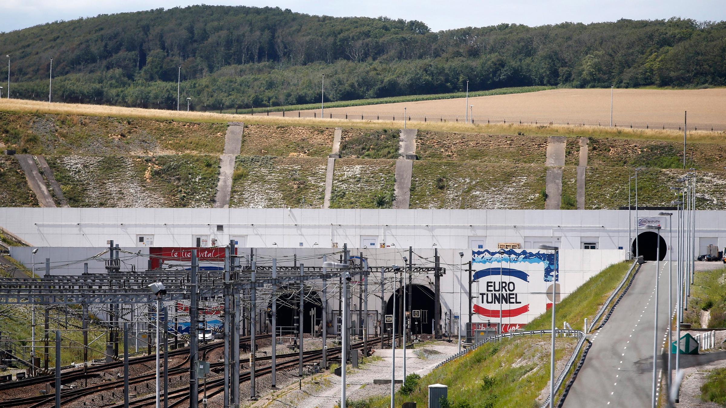 Eurotunnel besteht aus drei Röhren