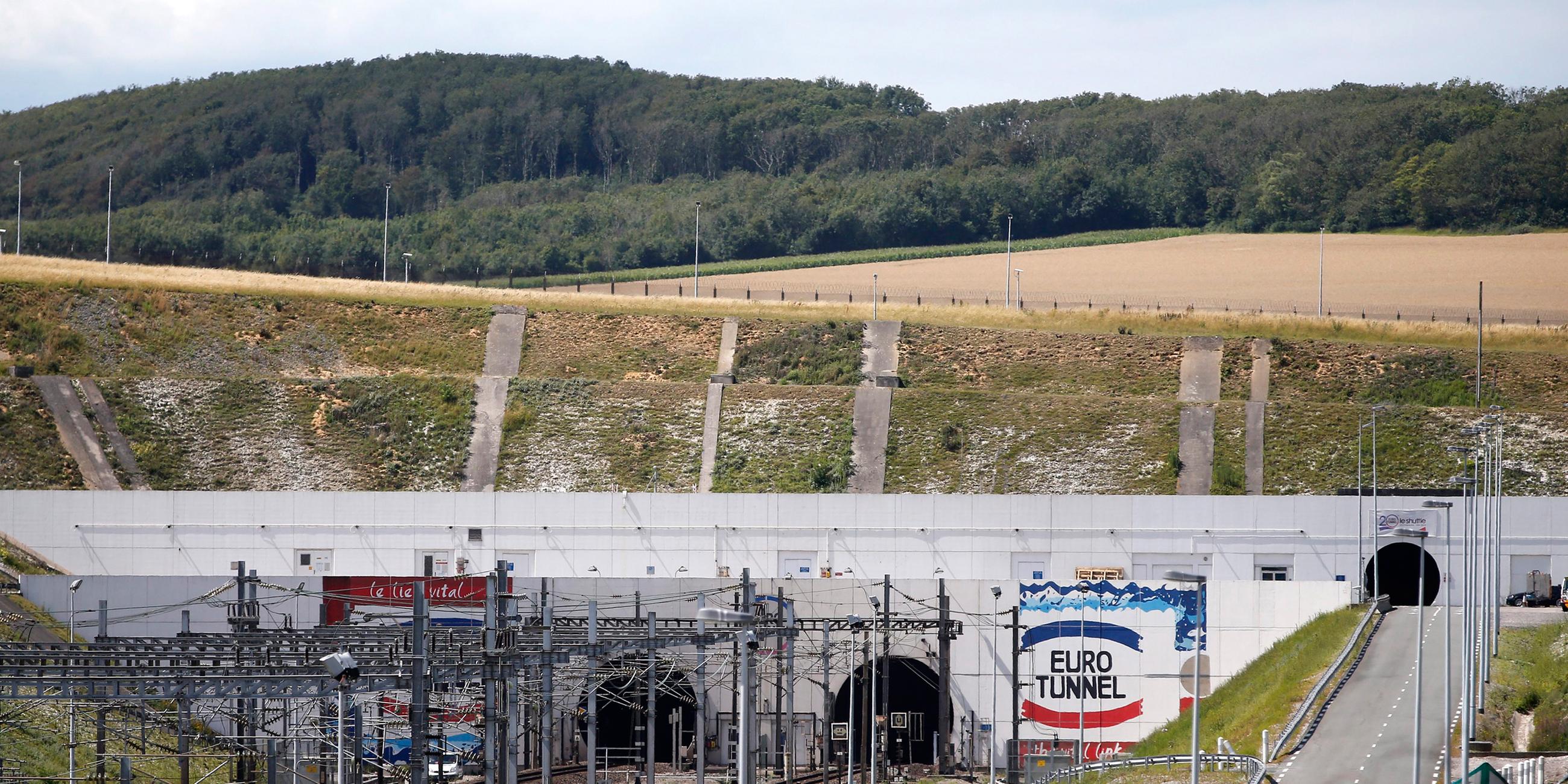 Eurotunnel besteht aus drei Röhren