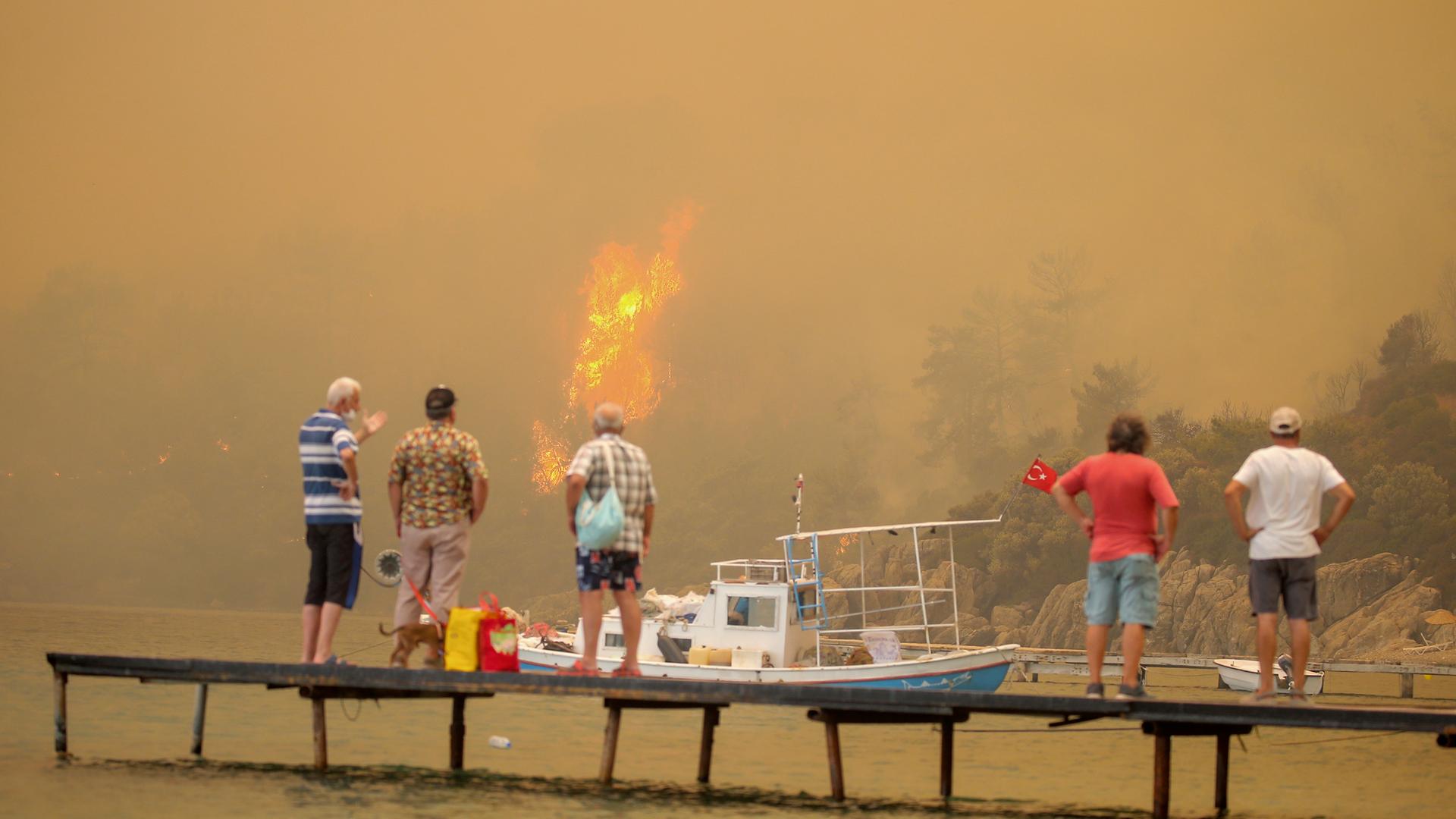 Evakuierung von Touristen im Zuge der Waldbrände in der Türkei, Archivbild