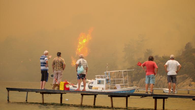Evakuierung von Touristen im Zuge der Waldbrände in der Türkei, Archivbild