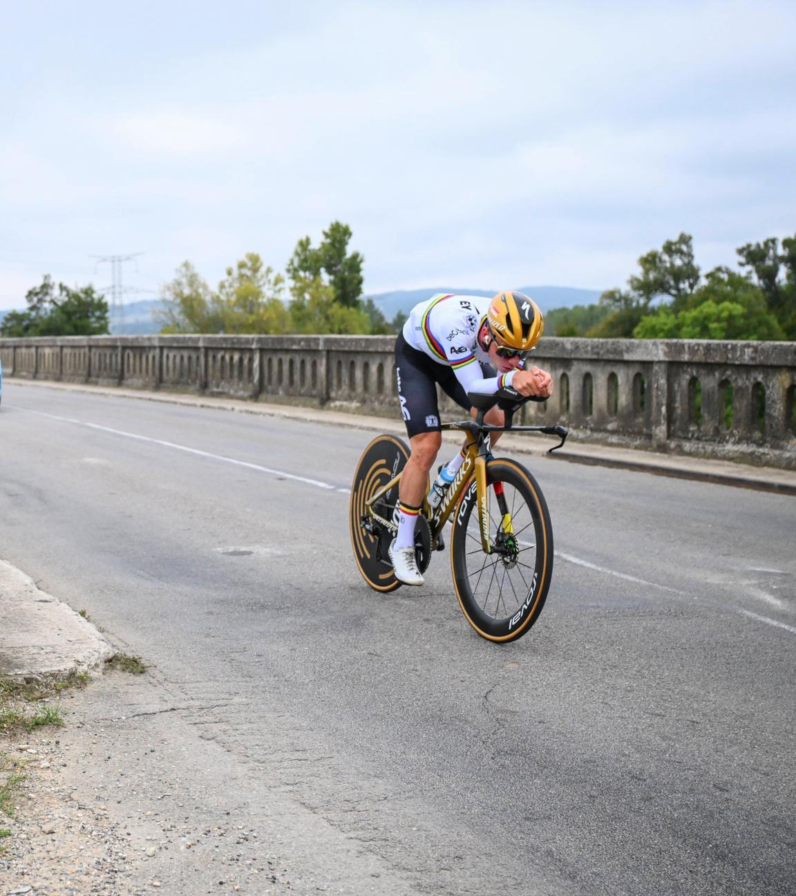 Remco Evenepoel auf dem Rad beim Zeitfahren der Radsport-Europameisterschaften