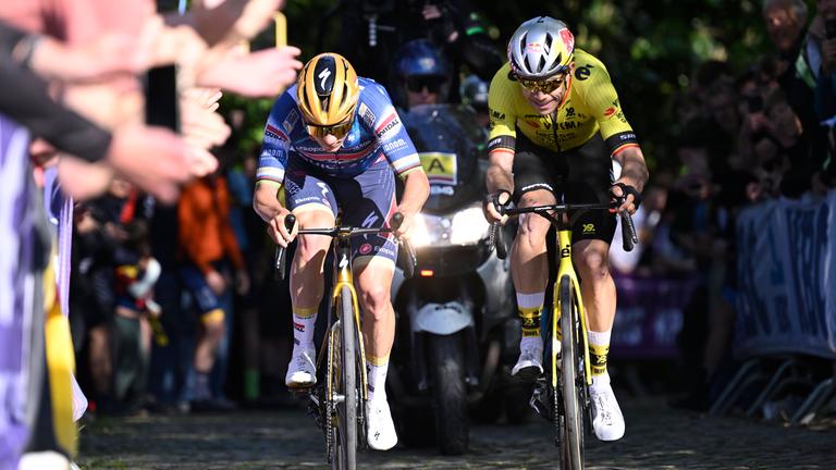 Remco Evenepoel und Wout van Aert kämpfen bei der Evenepoel und Van Aert um den Sieg.