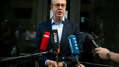10.07.2026, Berlin: Stefan Evers (CDU), Berliner Senator für Finanzen, gibt nach dem regulären Treffen der Kreisvorsitzenden in der CDU-Landesgeschäftsstelle ein Statement.