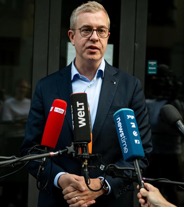 10.07.2026, Berlin: Stefan Evers (CDU), Berliner Senator für Finanzen, gibt nach dem regulären Treffen der Kreisvorsitzenden in der CDU-Landesgeschäftsstelle ein Statement.