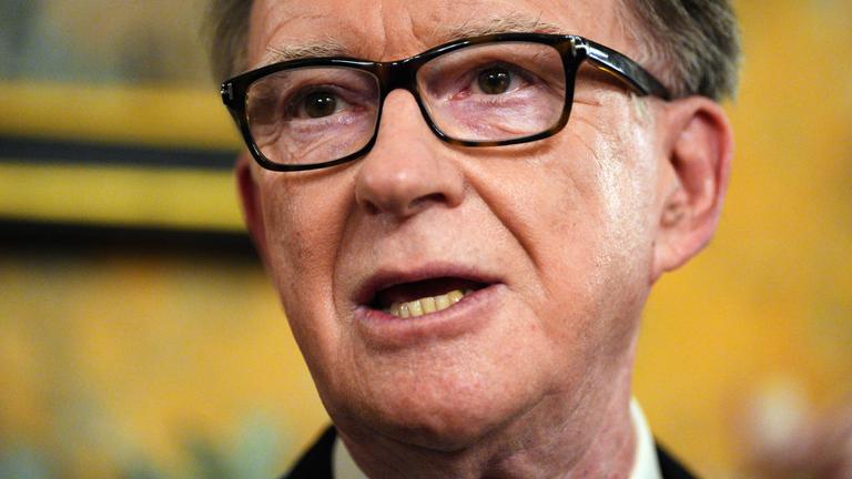 Peter Mandelson, damals britischer Botschafter in den Vereinigten Staaten, spricht während eines Empfangs in der Residenz des Botschafters.