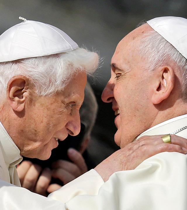 Ex-Papst Benedikt und Papst Franziskus