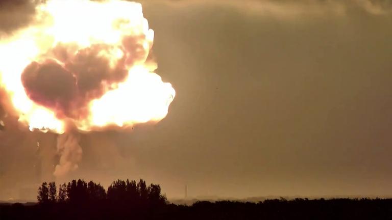 Standbilder, die am 29. Mai 2026 aus nutzergenerierten Videoinhalten (UGC) auf der X-Seite von @JConcilus entnommen und in sozialen Medien geteilt wurden, zeigen, wie die „New Glenn“-Rakete von Blue Origin während eines Testflugs am 28. 5. 2026 in Cape Canaveral, Florida, explodiert. 