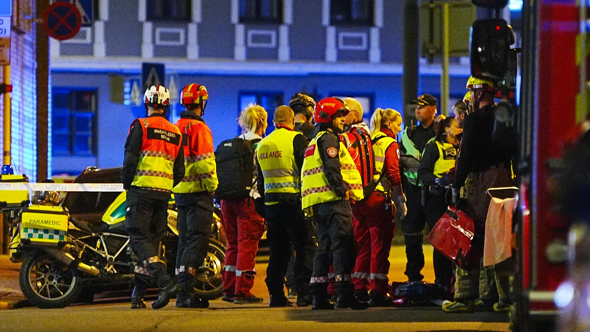 Die Rettungsdienste sind nach Berichten über eine Explosion zum Pilestredet in der Nähe des Parkveien in Oslo ausgerückt, aufgenommen am 23.09.2025