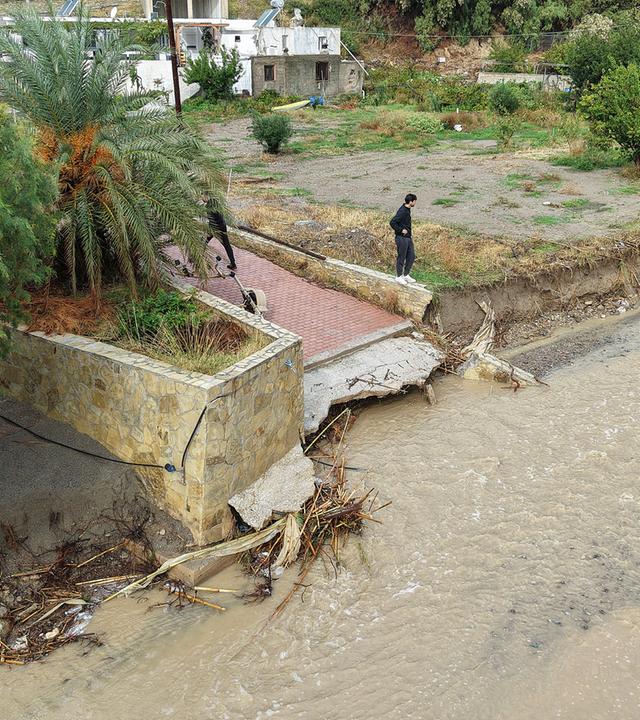 Eine Luftaufnahme eines überfluteten Gebiets in der Nähe der Stadt Ierapetra auf der Insel Kreta.