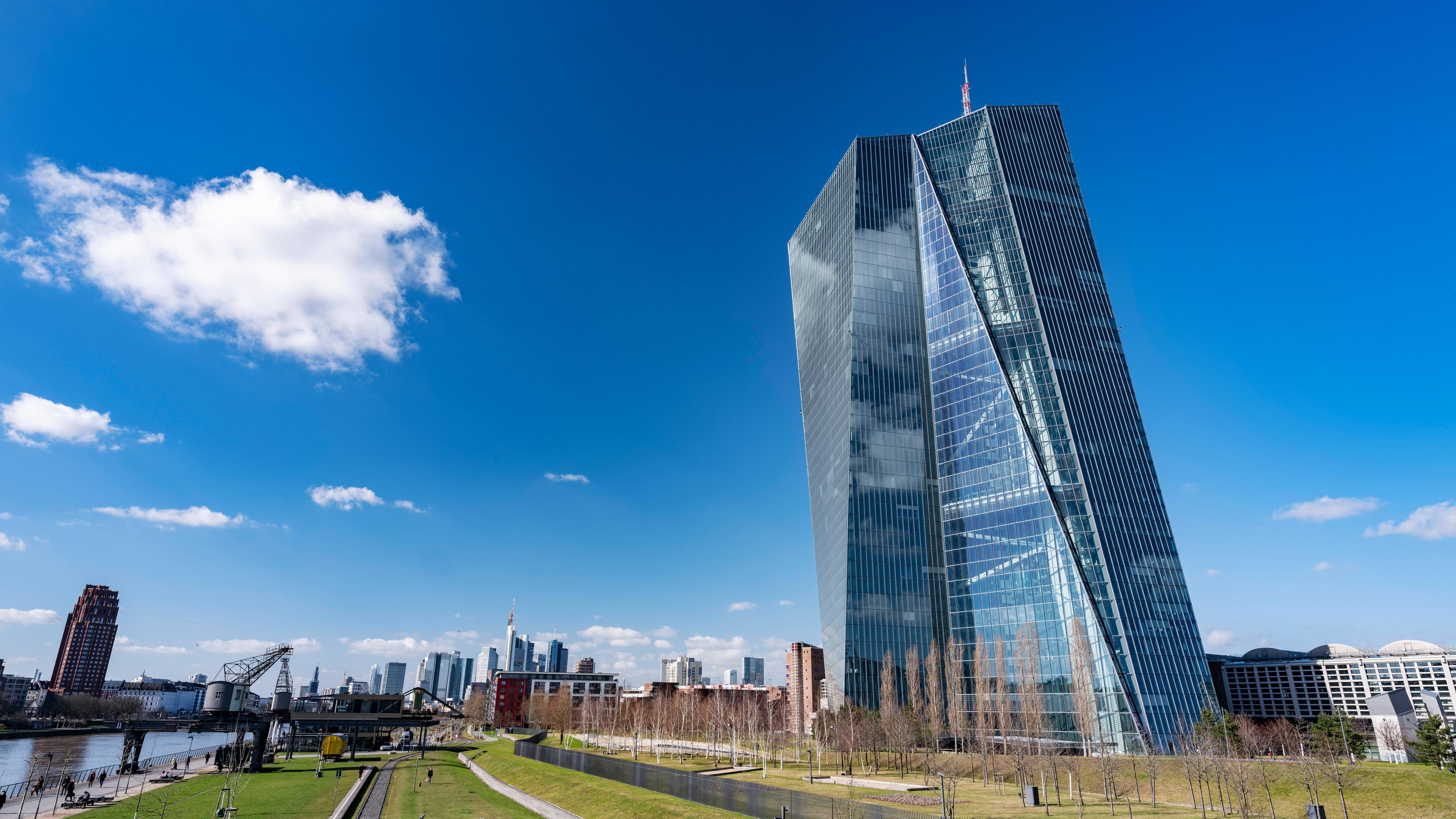 Die Europäische Zentralbank in Frankfurt, aufgenommen am 23.02.2022