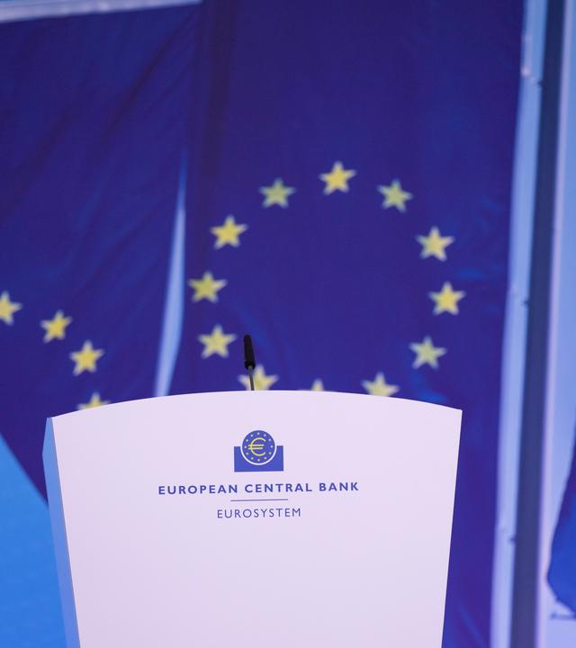 EU-Fahnen, Logo der EZB
