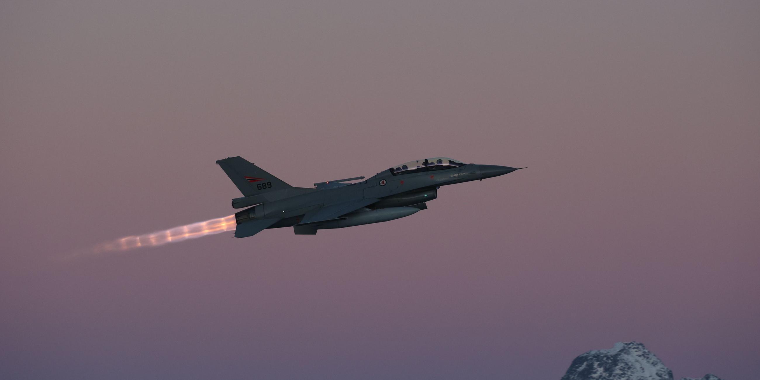 Norwegisches F16-Kampfflugzeug