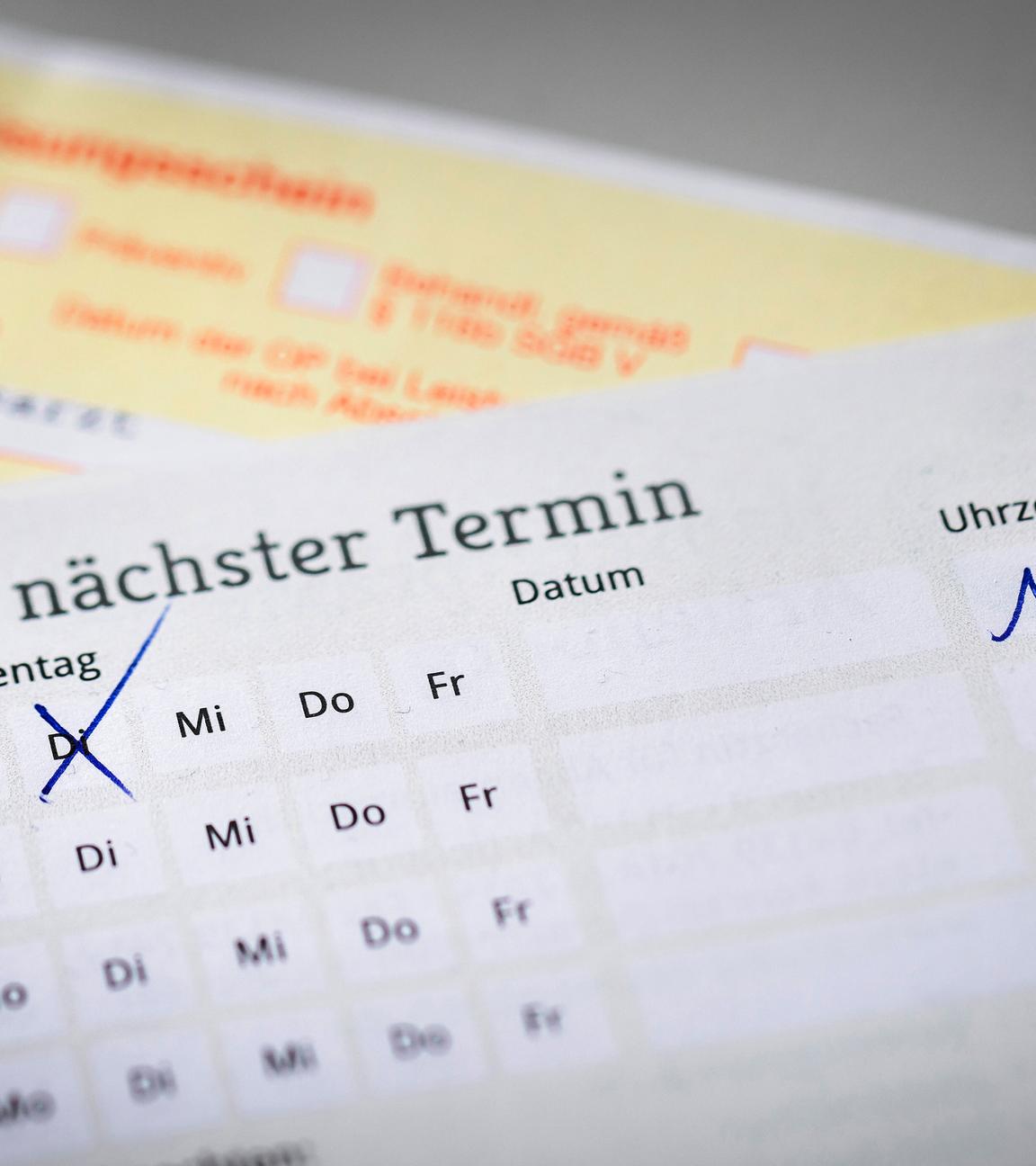 Terminvergabe mit Terminzettel und Überweisungsschein