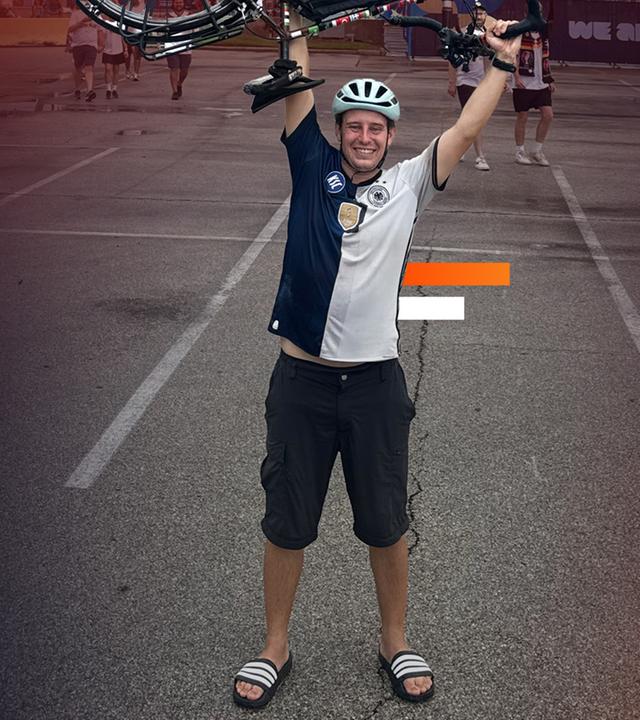 Jakob Alberti mit seinem Fahrrad