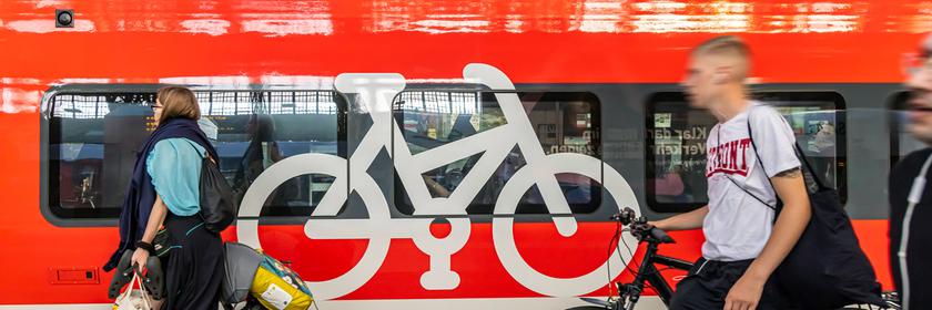  Regionalzug mir Radabteil