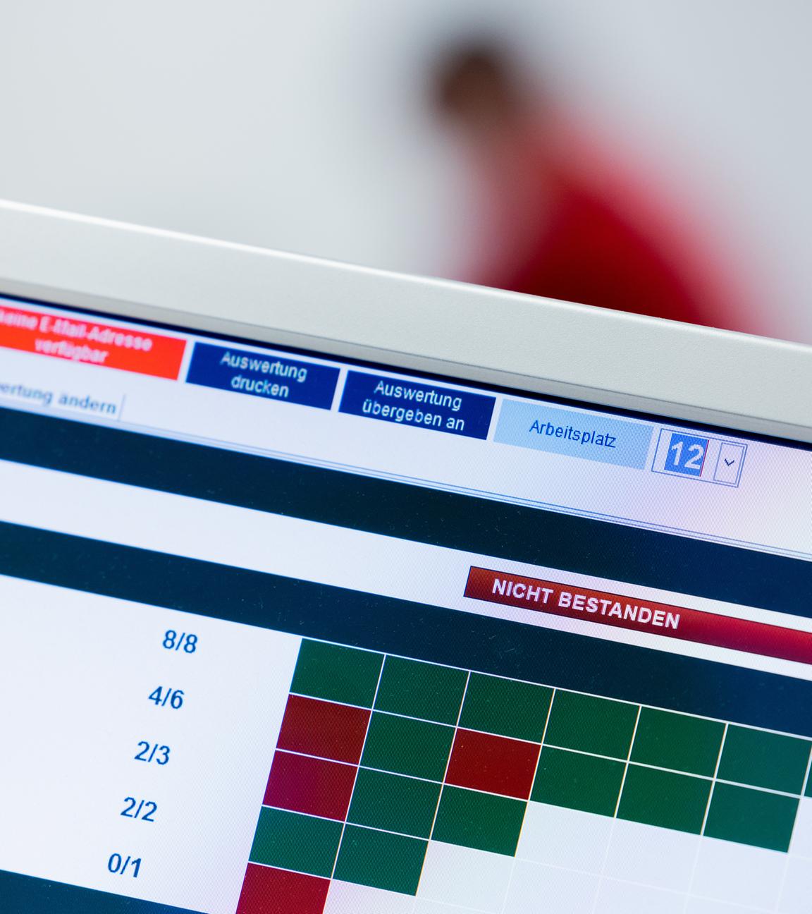 Theoretische Führerscheinprüfung: Immer mehr fallen durch