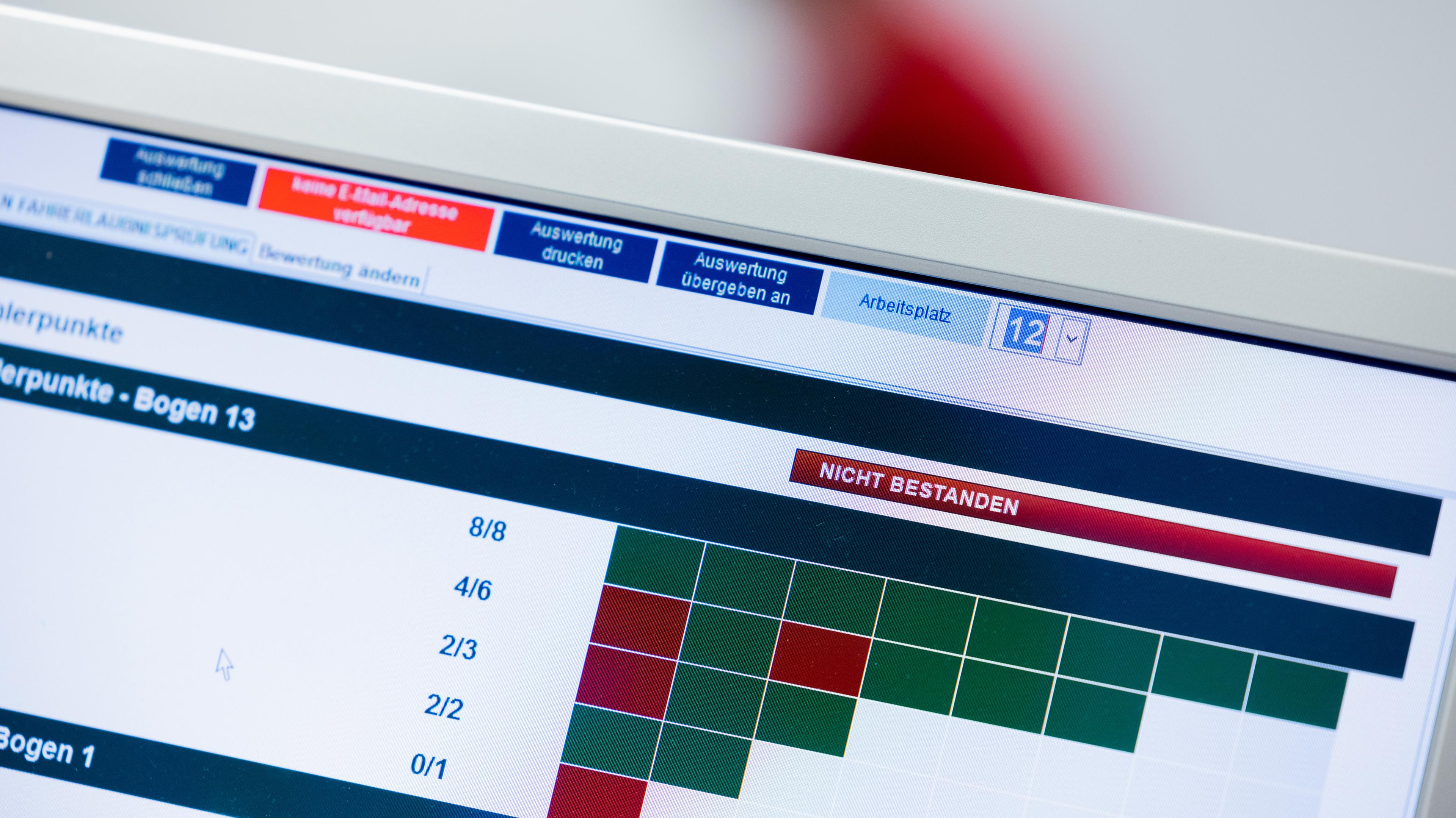 Theoretische Führerscheinprüfung: Immer mehr fallen durch