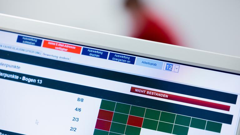 Theoretische Führerscheinprüfung: Immer mehr fallen durch