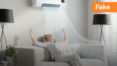 Frau, die sich auf der Couch unter einer angeblichen Klimaanlage räkelt