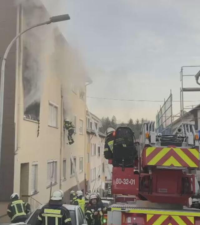 Falschparker behindern Drehleitereinsatz