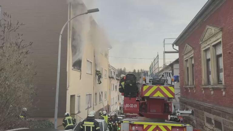 Falschparker behindern Drehleitereinsatz
