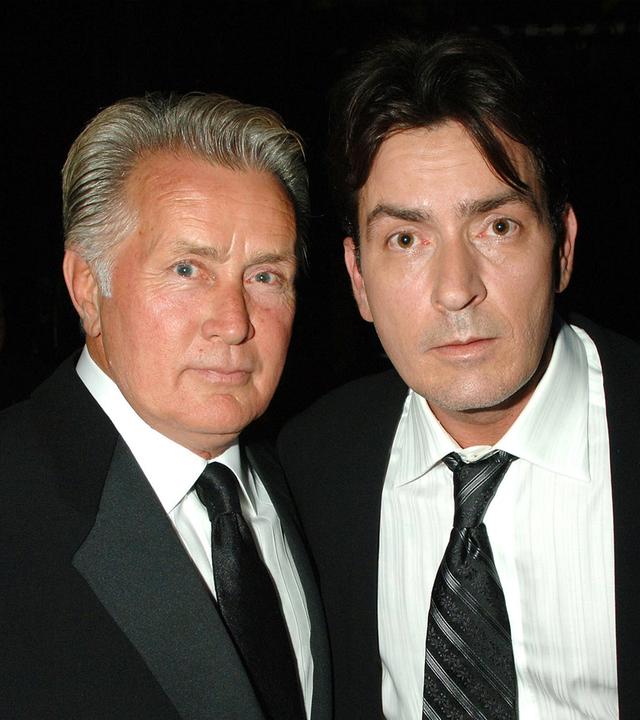 Martin und Charlie Sheen gemeinsam auf einem Pressefoto